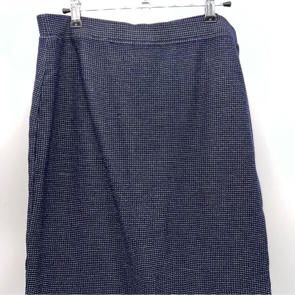 St. John Collection Knit Skirt Navy w/Slightly Metallic Threads Crossing Through - Picture 2 of 6